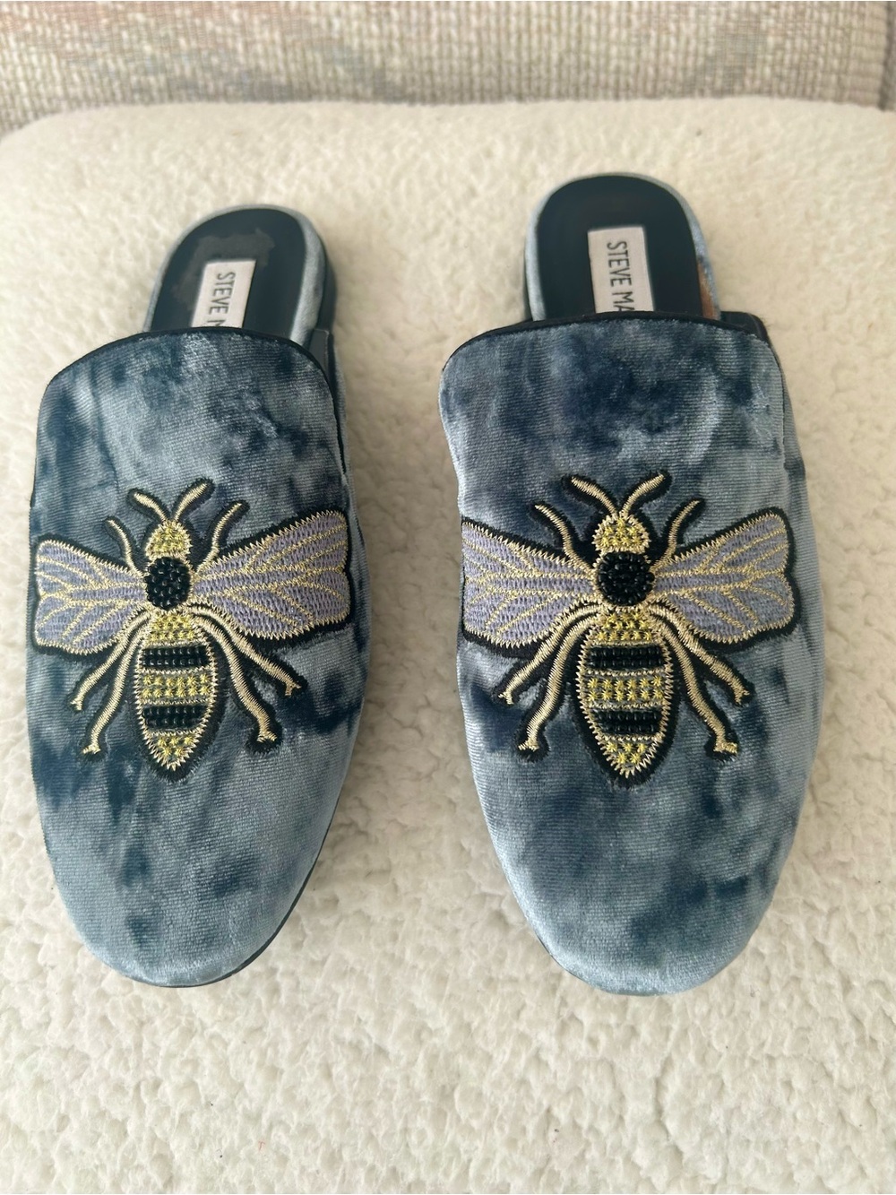 Hugh Steve Madden SlipOn Mules Iridescent Blue Embroidered GoldBlack Bees Sz 6.5